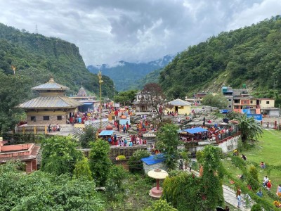 संरचना निर्माणसँगै गलेश्वर धाममा भक्तजनको घुइँचो   